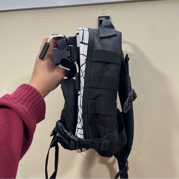 wolfpak 9L Backpack Mini - Picture 4 of 8